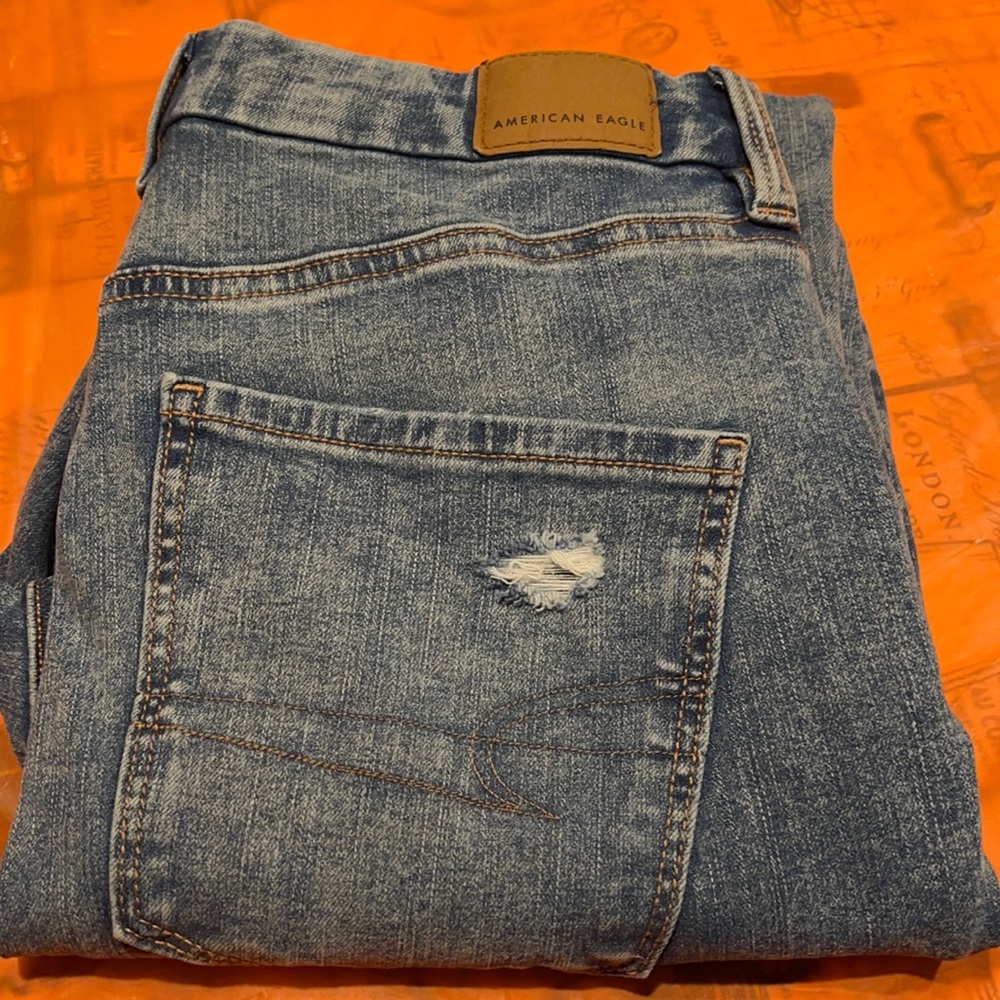 American Eagle. The dream Jean. Size 6 USA. Curvy high rise jegging. Distressed.